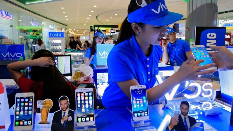 اعتقال موظفين في شركة vivo للموبايلات بسبب تهمة غسل الأموال