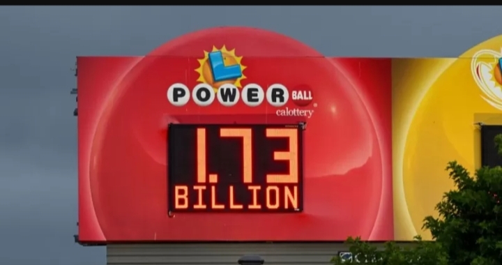 فوز تذكرة يانصيب 