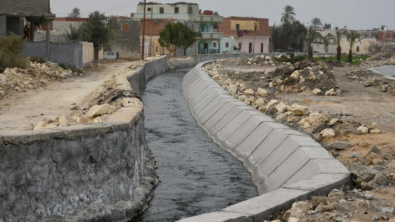 تبطين المجارى المائية بالفيوم