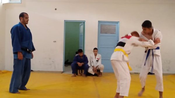تدريب الشباب على لعبة الجودو