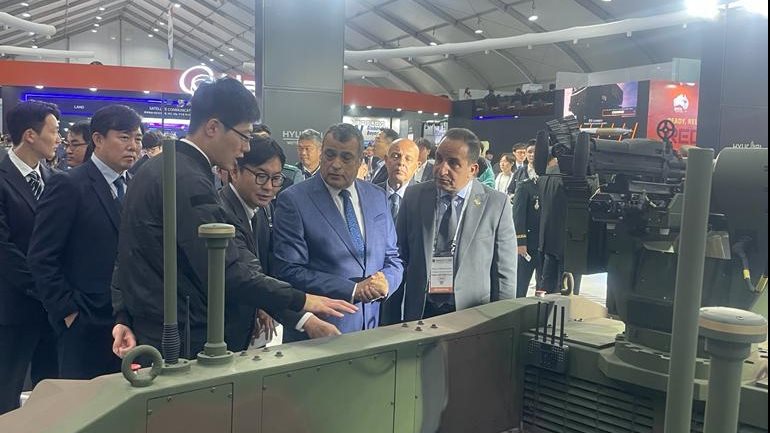 "وزير الإنتاج الحربي" يلتقي وزير برنامج إدارة المشتريات الدف