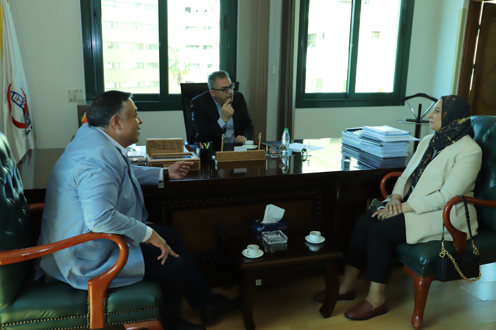 الدكتورة غادة فاروق والدكتورعبد الفتاح سعود فى جولة بمدينة عين شمس الطبية 4