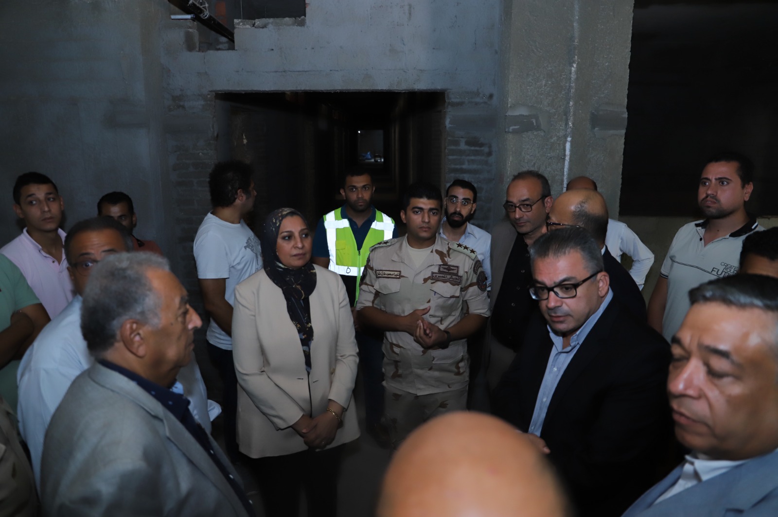 الدكتورة غادة فاروق والدكتورعبد الفتاح سعود فى جولة بمدينة عين شمس الطبية2