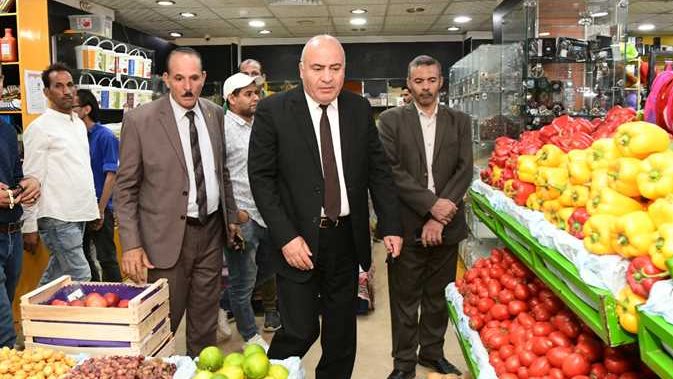 محافظ قنا يفاجئ  السلاسل التجارية 