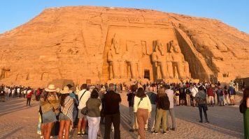 السائحون الوافدون إلى مصر 