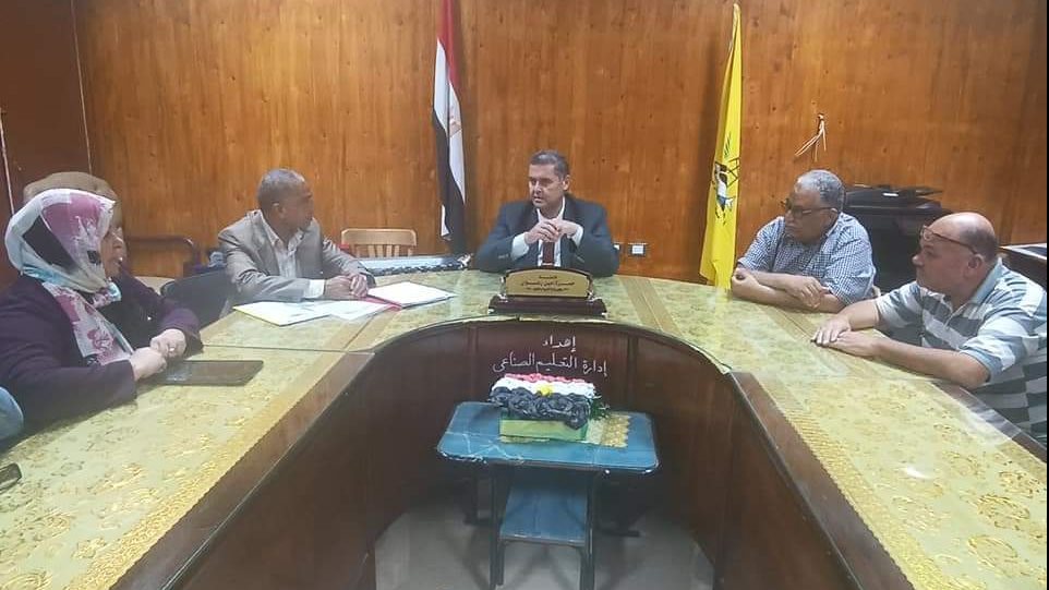 مناقشة العملية التعليمية في مجال الدراسات الإجتماعية 