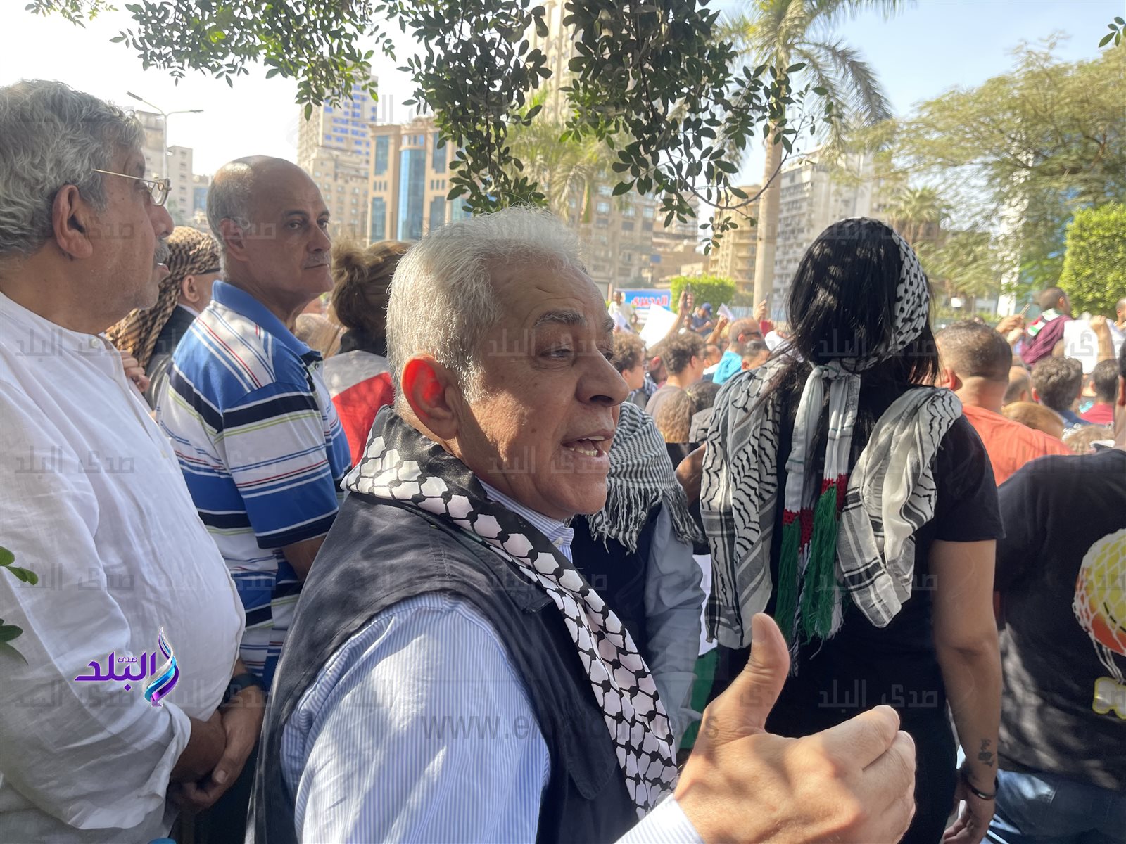 حمدين صباحي خلال تظاهرات مصطفى محمود دعمًا للقضية الفلسطينية