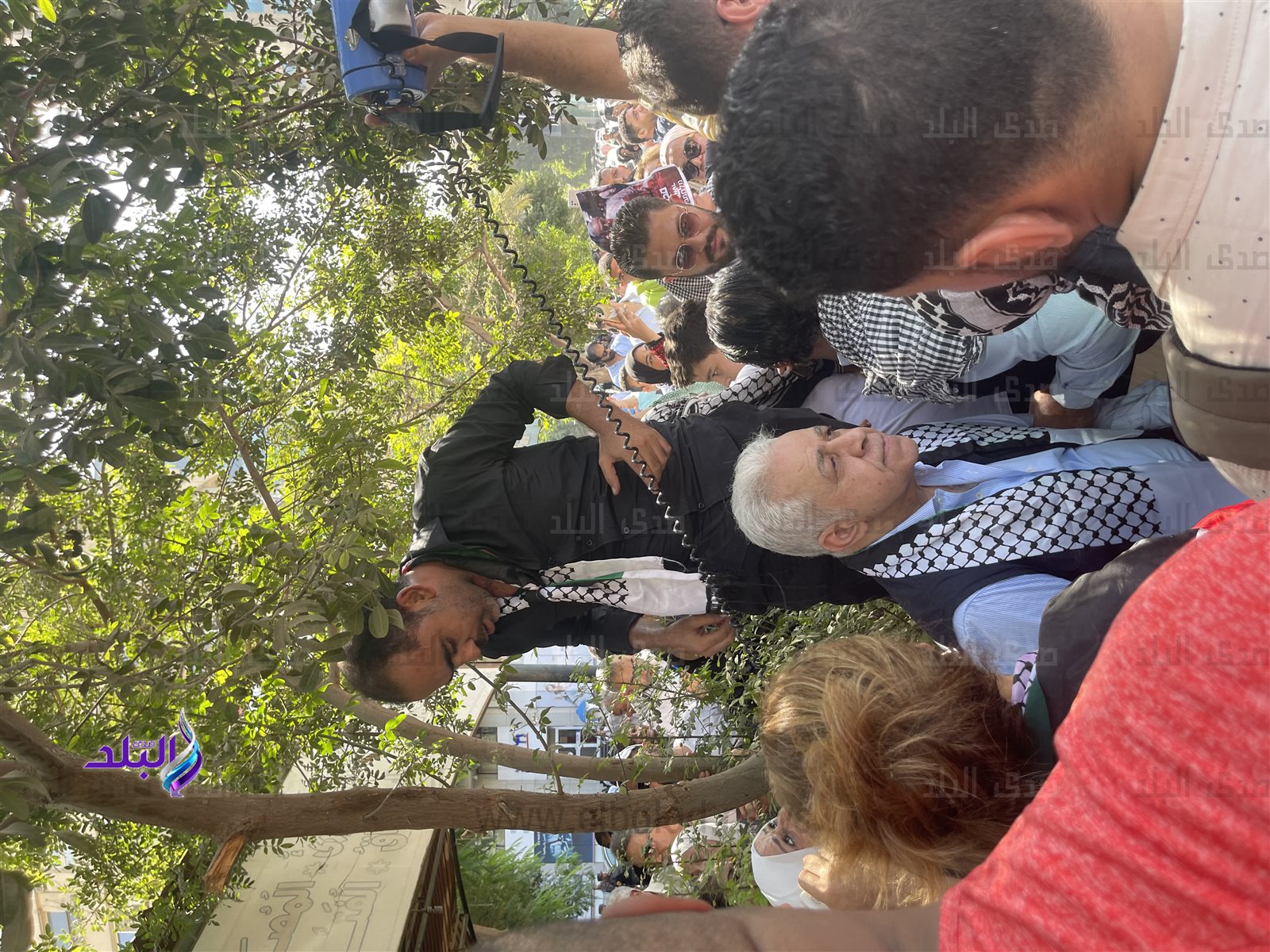 حمدين صباحي خلال تظاهرات مصطفى محمود دعمًا للقضية الفلسطينية