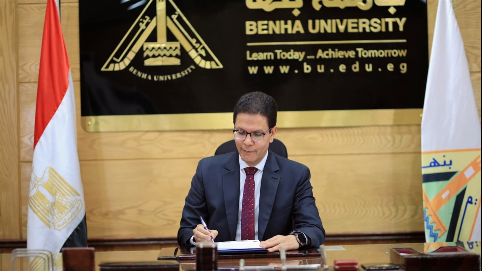 الدكتور ناصر الجيزاوى رئيس جامعة بنها  الدكتور ناصر الجيزاوى رئيس جامعة بنها
