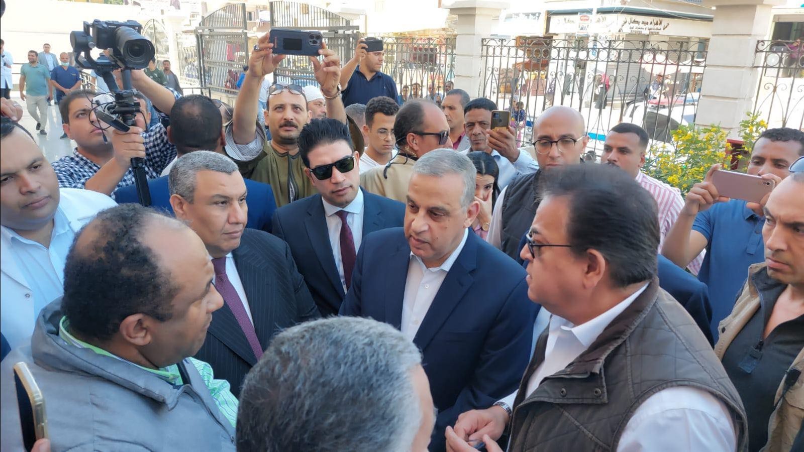 نواب سوهاج مع وزير الصحة