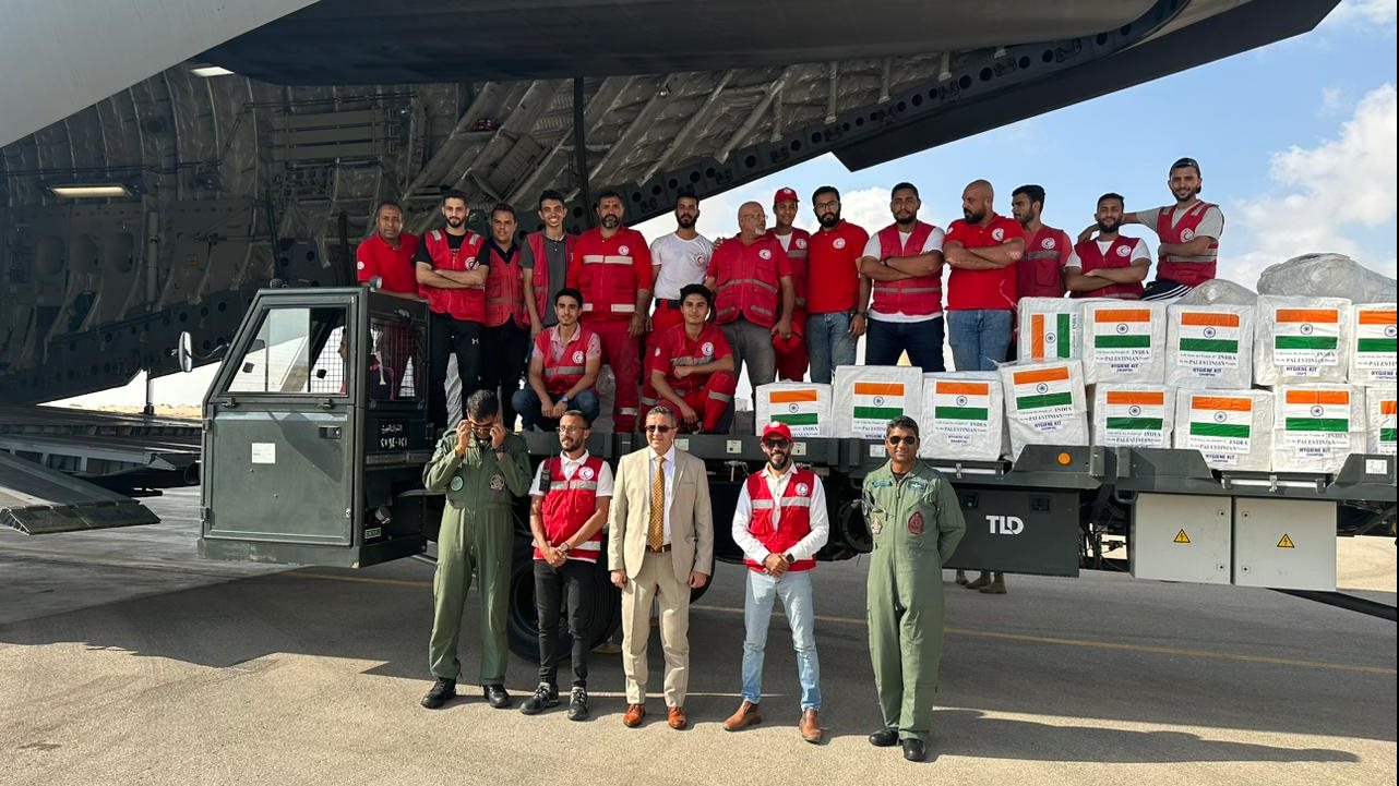 مساعدات إنسانية تصل إلى الفلسطينيين عن طريق مطار العريش الدو