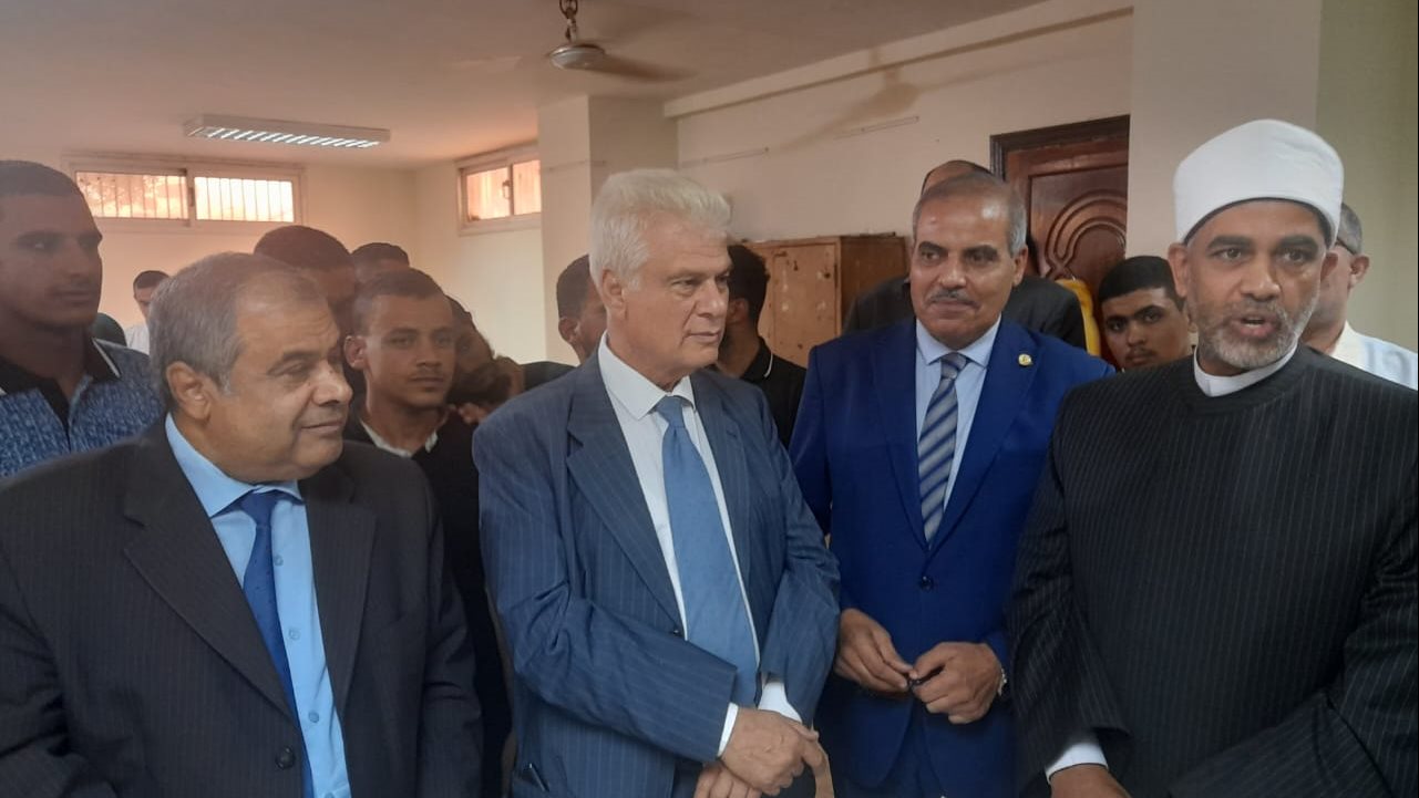 افتتاح معرض الكتاب بكلية الدعوة الإسلامية 