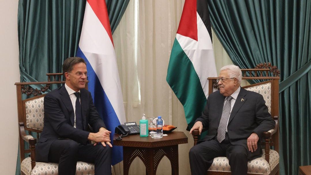 الرئيس الفلسطيني خلال لقائه برئيس الوزراء الهولندي