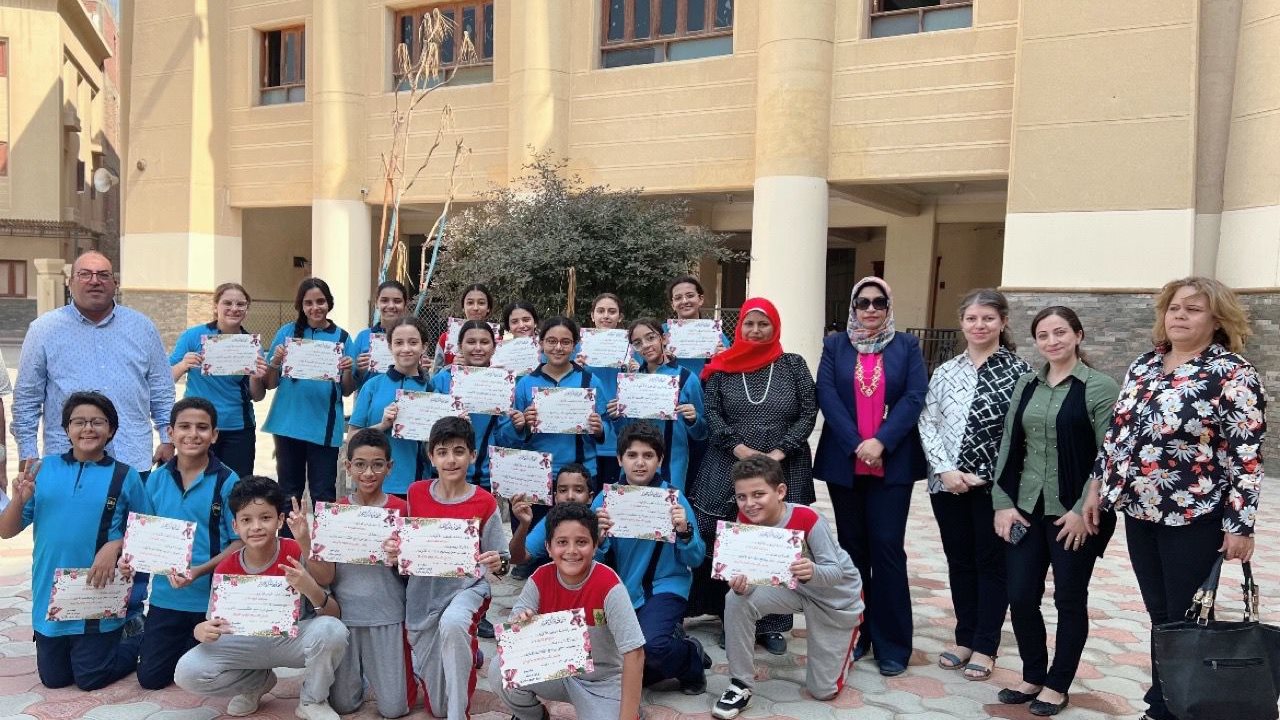 صورة تذكارية لطلاب مدرسة الانبا ابرام