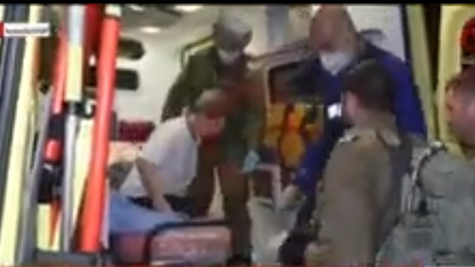 مشاهد خاصة لتسليم رهينتين محتجزتين في غزة
