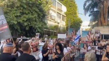  عائلات المحتجزين