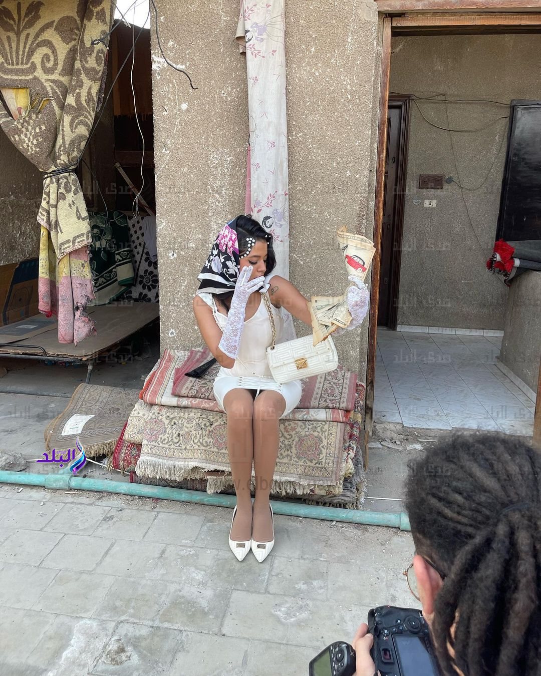 ابنة رانيا يوسف خلال زيارتها للكنيسة 