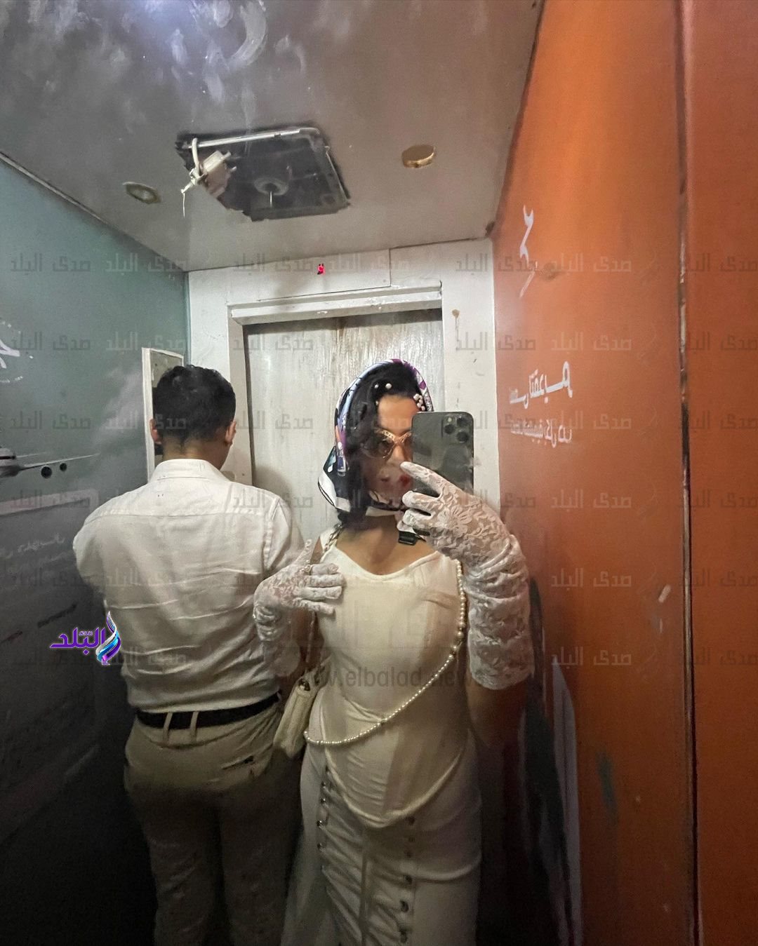 ابنة رانيا يوسف خلال زيارتها للكنيسة 