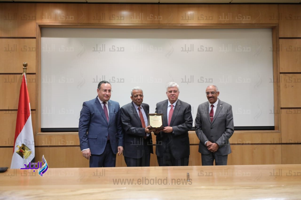 وزير التعليم العالي يفتتح عدة مشروعات طبية5