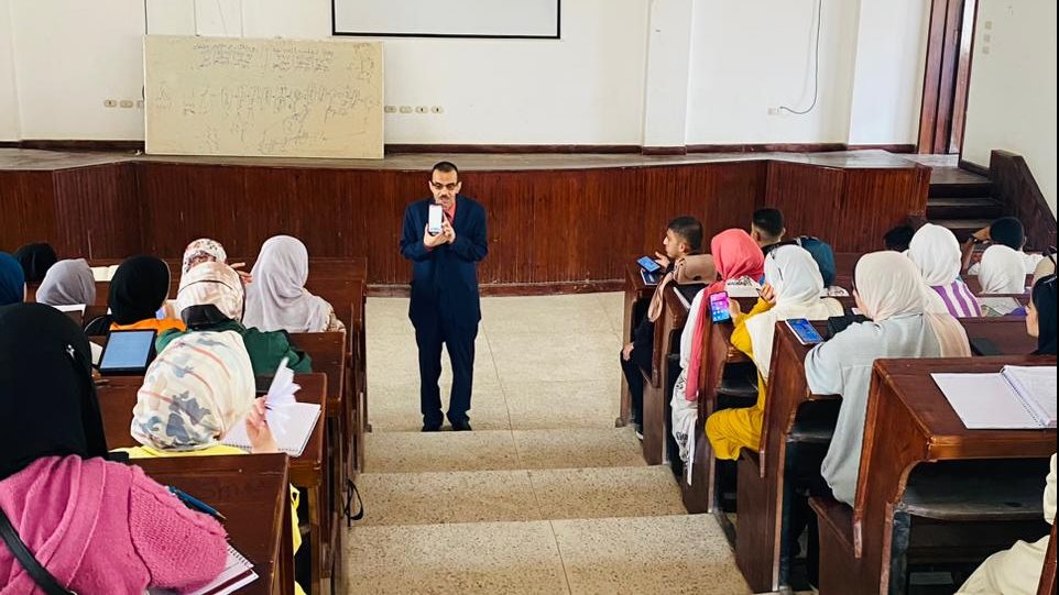 ورشة عمل حول استخدام التقنيات في اكتساب اللغات