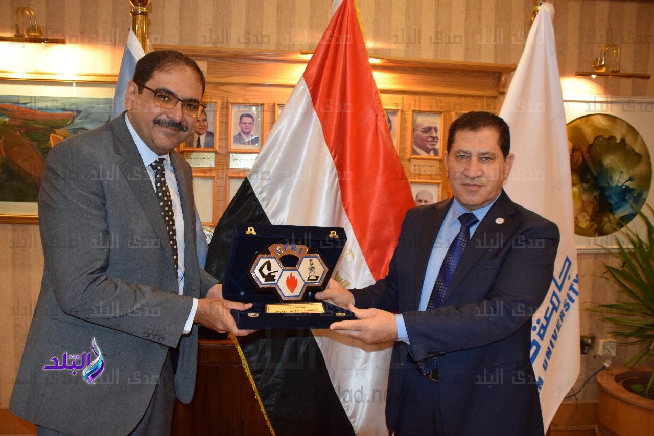 جامعة حلوان ومعهد بحوث البترول يوقعان بروتوكول تعاون للارتقاء بالبحث العلمي ودعم الابتكار5