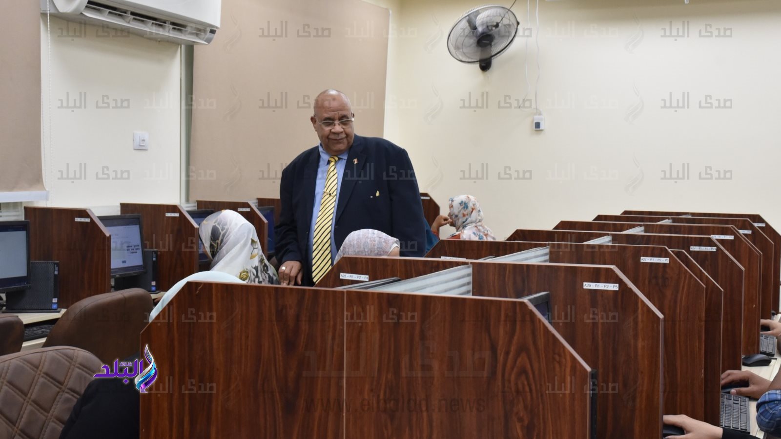 رئيس جامعة الأقصر يتفقد امتحانات شهادة أساسيات التحول الرقمي
