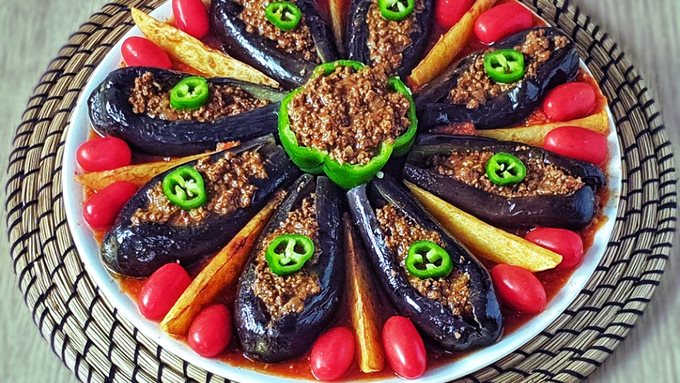 باذنجان باللحمه المفرومه 