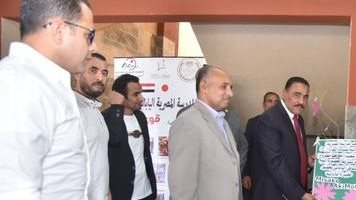 محافظ مطروح خلال زيارته للمدرسة اليابنية