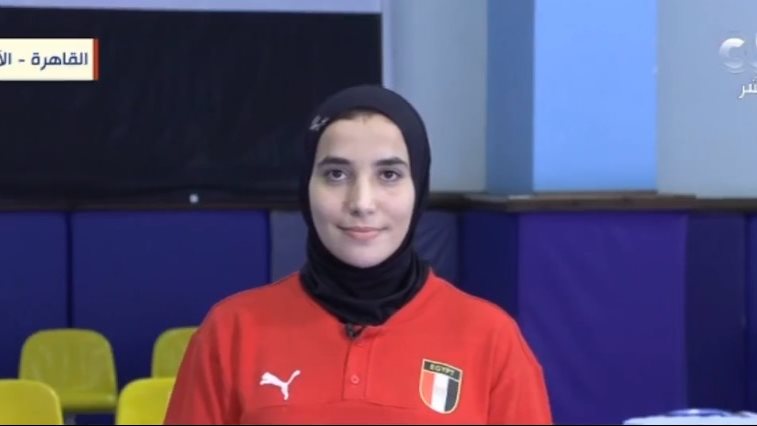 الاعبة يمنى عياد 