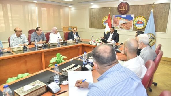 محافظ مطروح خلال الاجتماع 