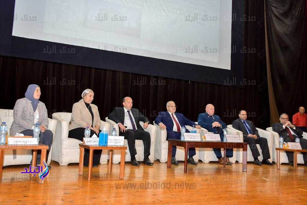 الخشت يشهد فعاليات اليوم العلمى للتعليم والتدريب الطبى8