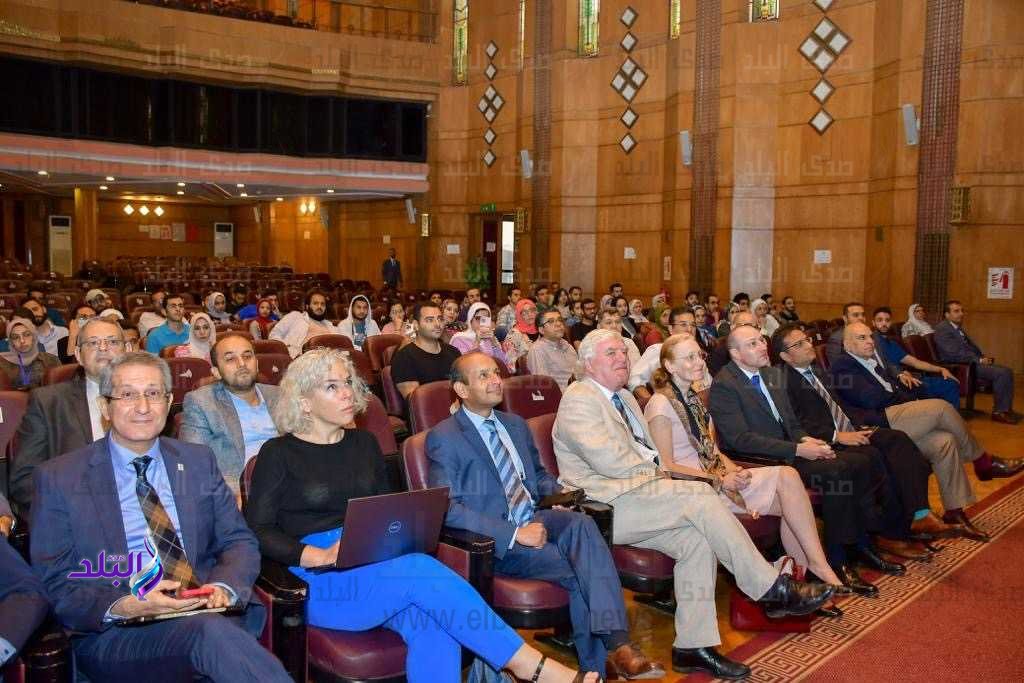 الخشت يشهد فعاليات اليوم العلمى للتعليم والتدريب الطبى5