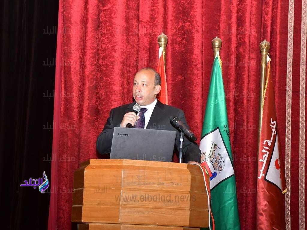 الخشت يشهد فعاليات اليوم العلمى للتعليم والتدريب الطبى3