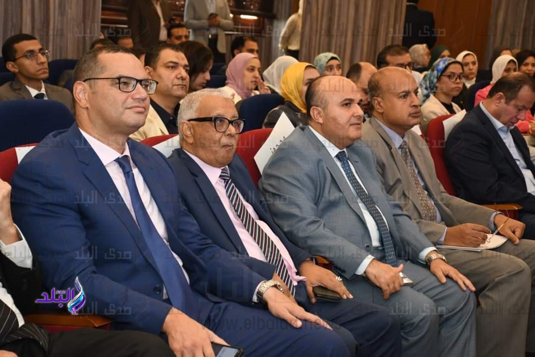 حقوق عين شمس تختتم مؤتمرها العلمي الدولى حول التحديات والآفاق القانونية والاقتصادية للذكاء الاصطناعى9