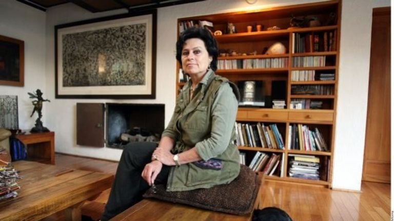 الكاتبة الكولومبية لاورا ريستريبو