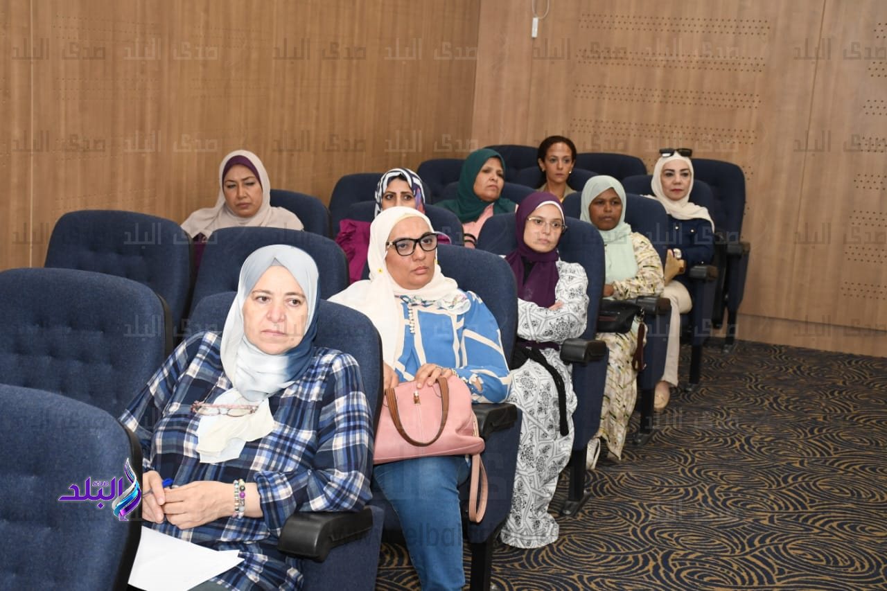 مكتب جوائز جامعة عين شمس ينظم اجتماعا هاما مع إدارات العلاقات الثقافية بالكليات4