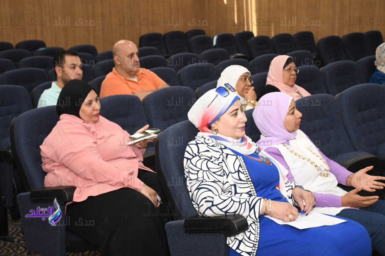 مكتب جوائز جامعة عين شمس ينظم اجتماعا هاما مع إدارات العلاقات الثقافية بالكليات3