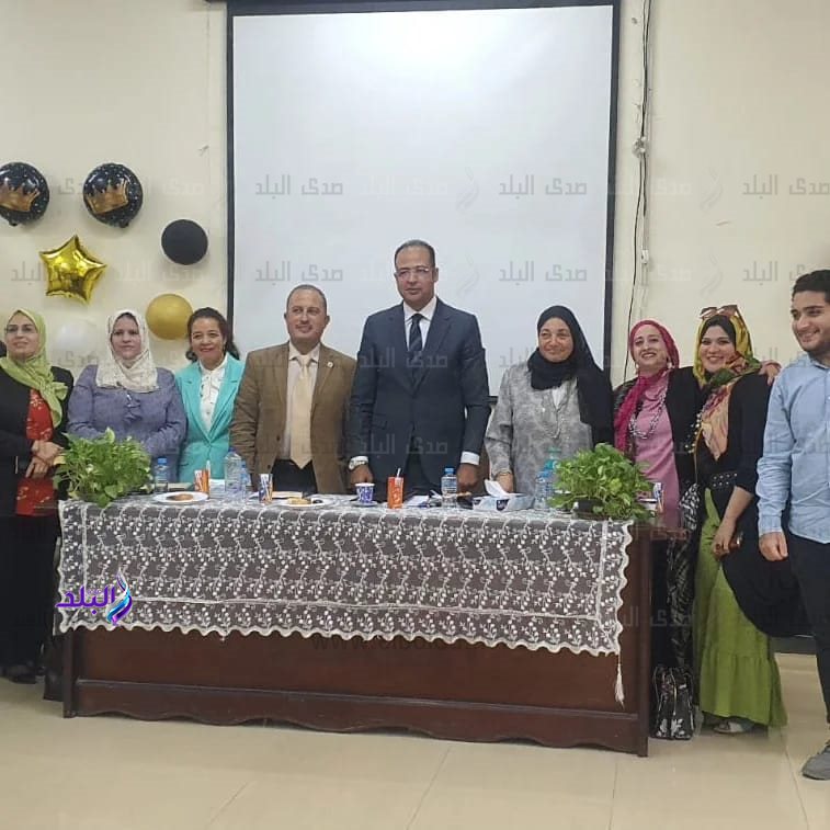 ندوة لمركز بحوث الشرق الأوسط بكلية التربية4