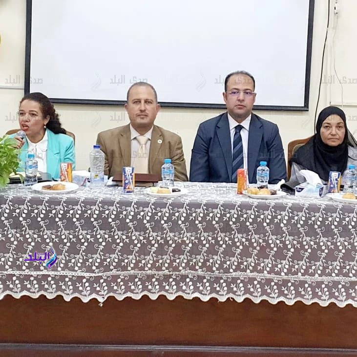 ندوة لمركز بحوث الشرق الأوسط بكلية التربية3