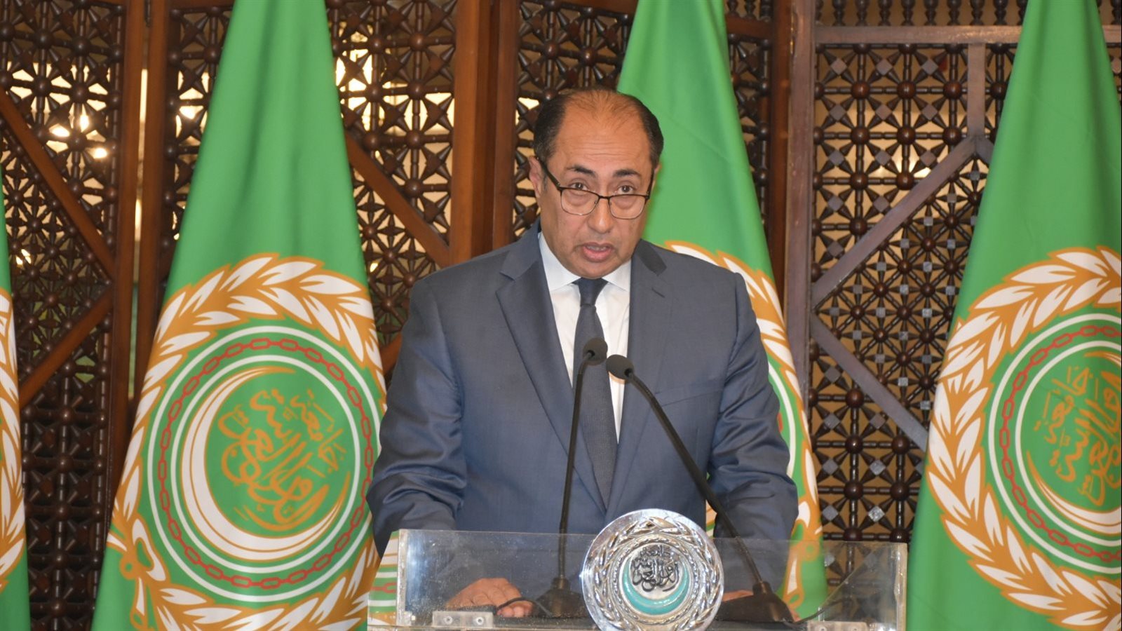 السفير حسام زكي 