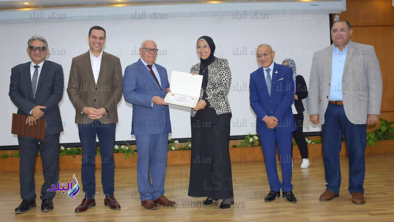 محافظ بورسعيد يكرم ال 17 مشروعًا المشاركين في المبادرة الوطن
