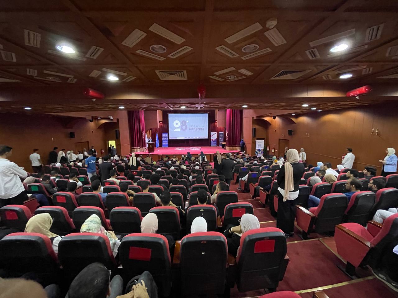 جانب من المؤتمر جانب من المؤتمر