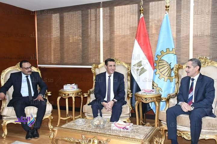 محافظ الغربية ورئيس الجهاز التنفيذي للهيئة العامة لتعليم الكبار3