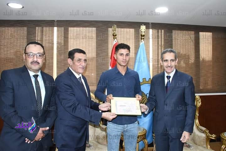 محافظ الغربية ورئيس الجهاز التنفيذي للهيئة العامة لتعليم الكبار2