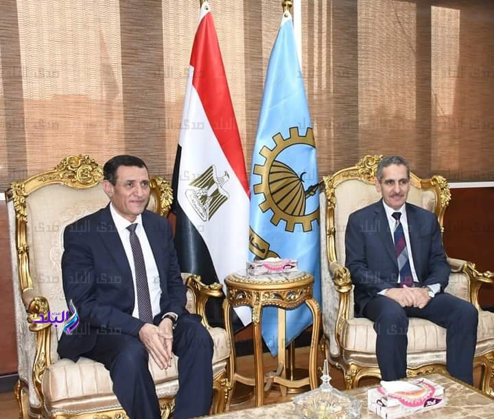 محافظ الغربية ورئيس الجهاز التنفيذي للهيئة العامة لتعليم الكبار