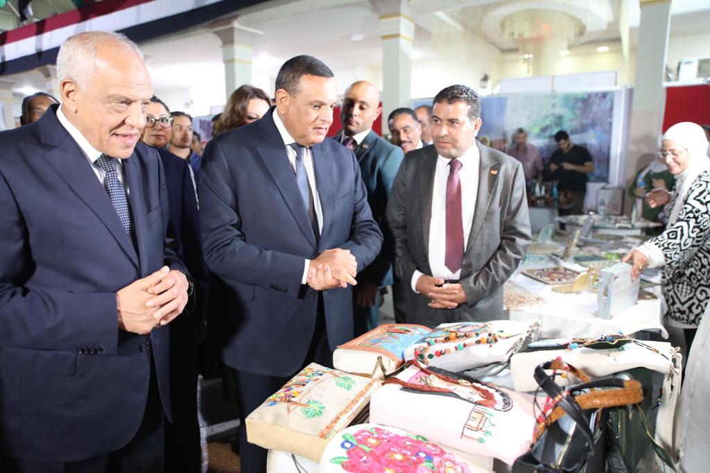 وزير التنمية المحلية ومحافظ الجيزة 