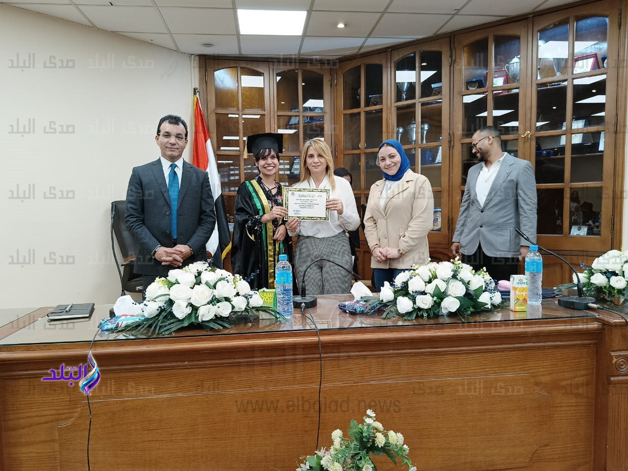 عميدة كلية الآداب بجامعة عين شمس تكرم أوائل الخريجين لدفعتى ٢٠٢٢ و ٢٠٢٣ 