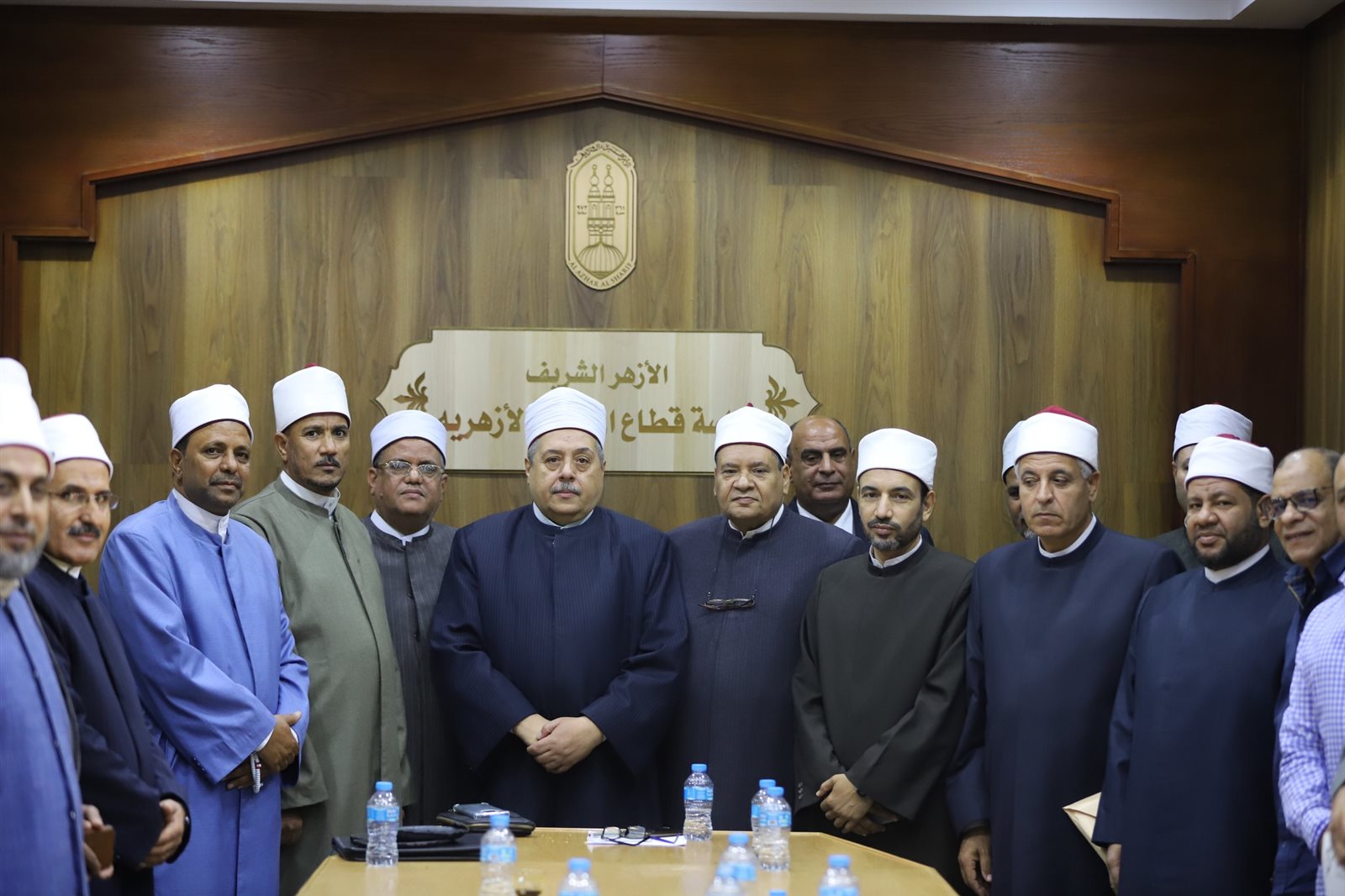 اجتماع رئيس قطاع المعاهد مع رؤساء الإدارات