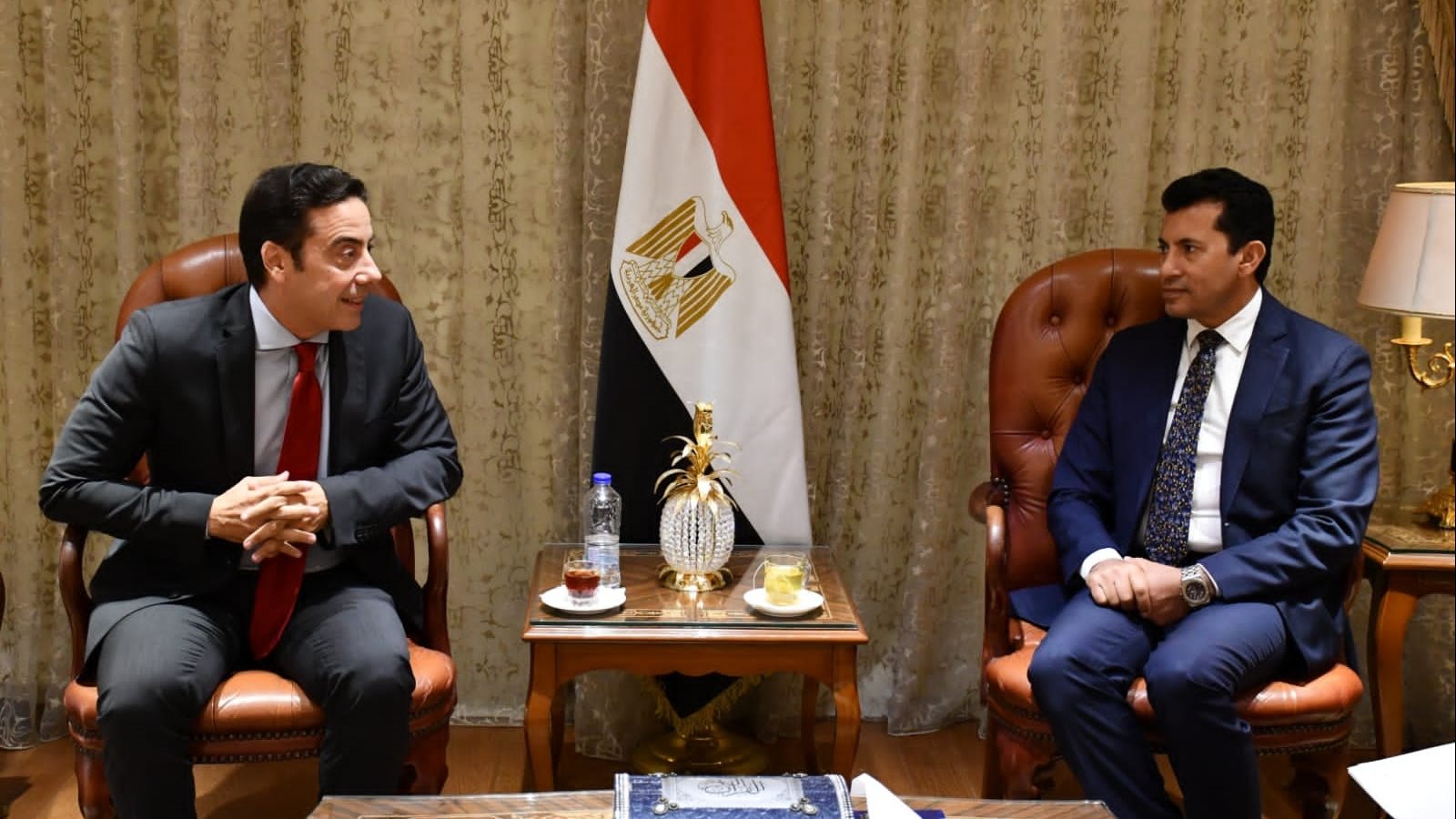 وزير الشباب يلتقي السفير المصري الجديد في كوت ديفوار