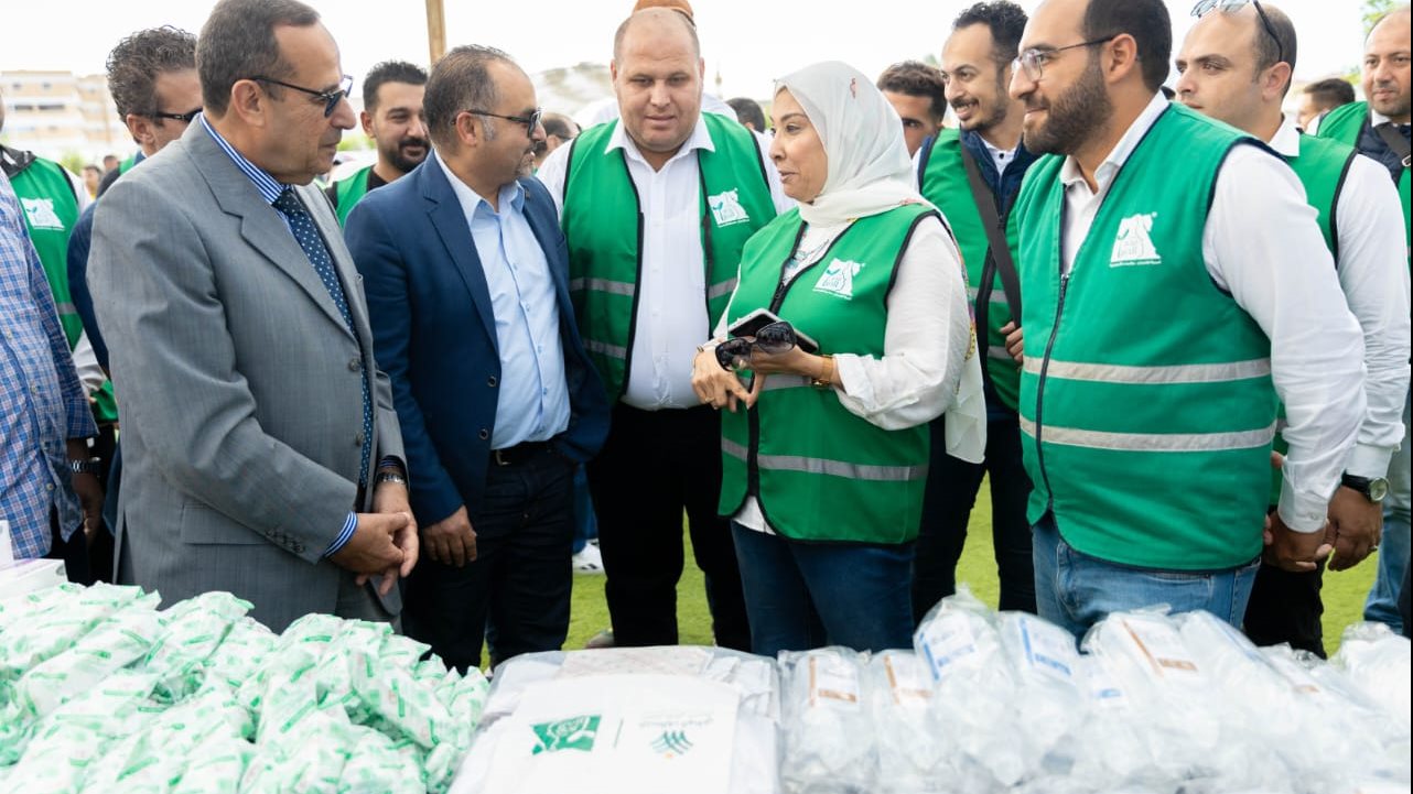 تعبئة المساعدات المصرية المقدمة للأشقاء الفلسطينيين 